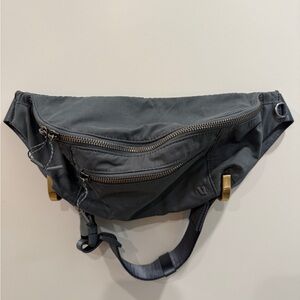 Vuori Charcoal Crossbody Bag